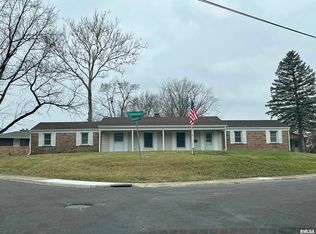 209 Oakwood Cir, Washington, IL 61571