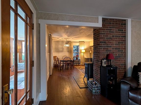 4th image of 412 High St