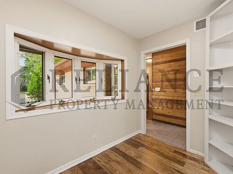 9923 W Binter Ln — Photo 23