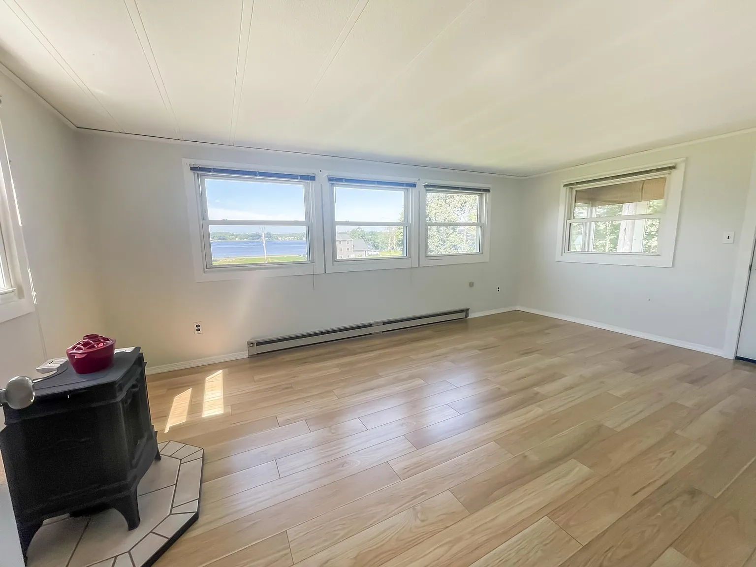 3 bed, 1.5 bath, 1154 sqft, $2,800 — Photo 3