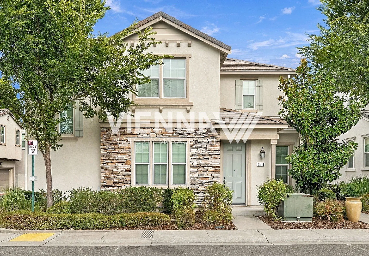 3 bed, 2.5 bath, 1616 sqft, $2,900 — Photo 1