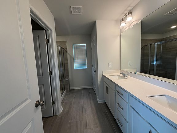 4th image of 2216 Kasota Ln