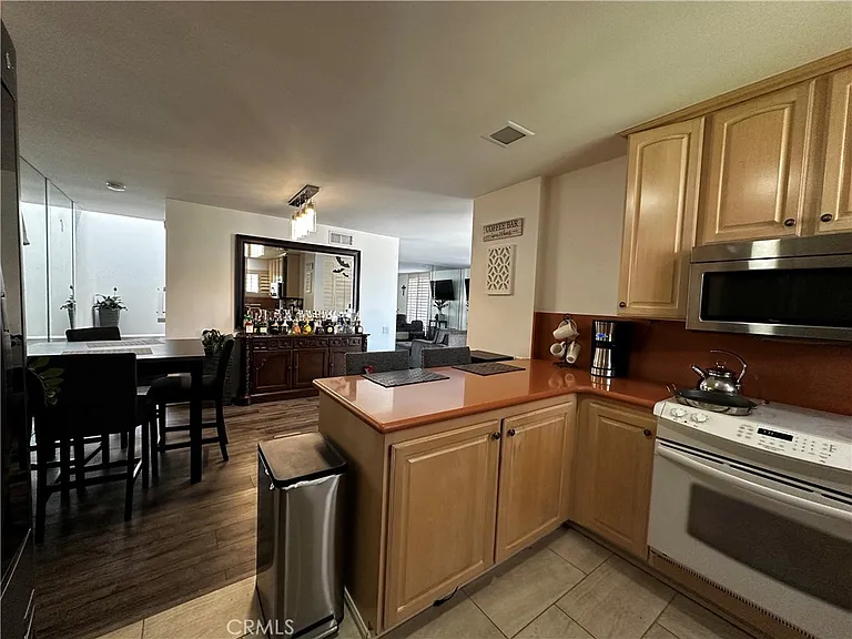 2521 N Whitewater Club Dr #B — Photo 2