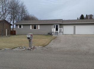 1830 64th St NW, Minot, ND 58703