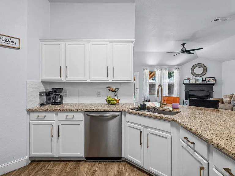 5540 Crestwood Dr — Photo 5
