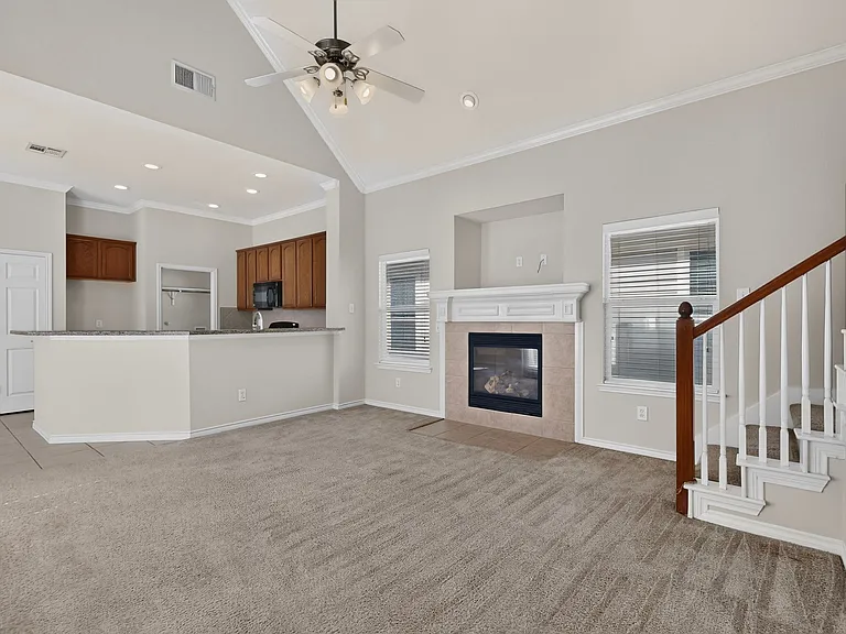 1024 Charleston Ln — Photo 11