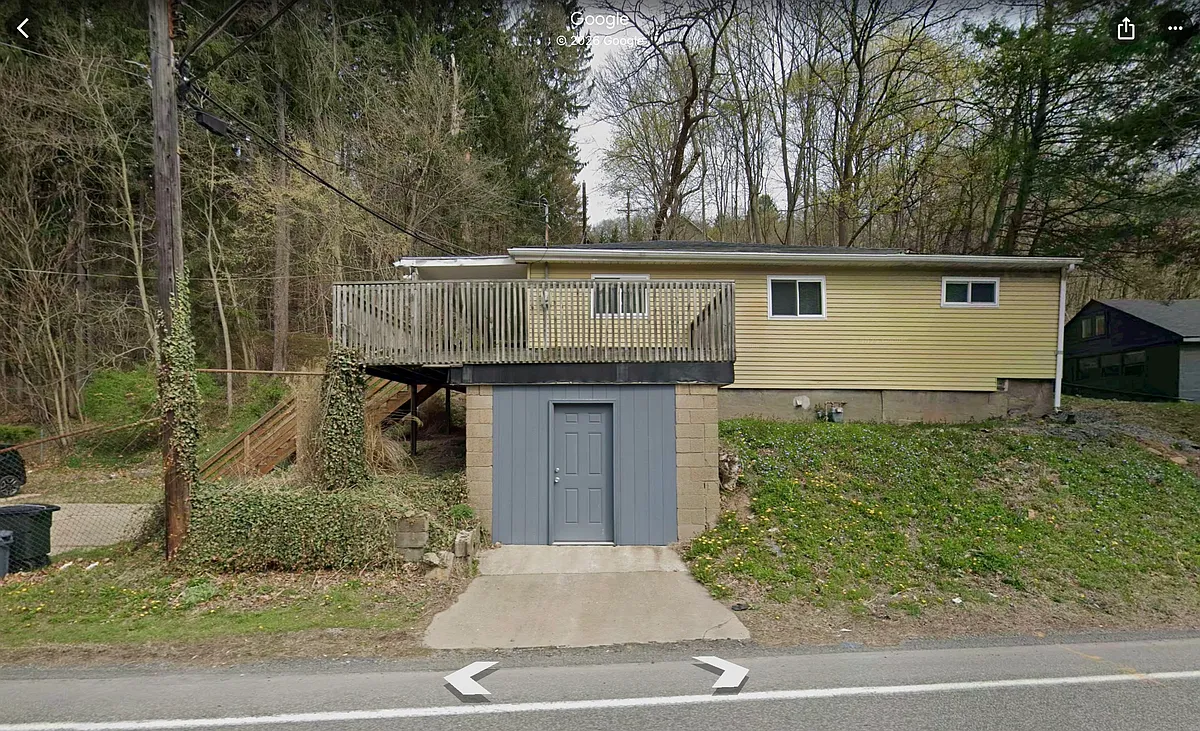 Building Photo - 319 Camp Horne Rd
