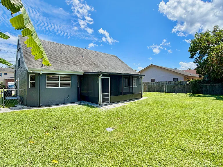 6048 Garrett St — Photo 45