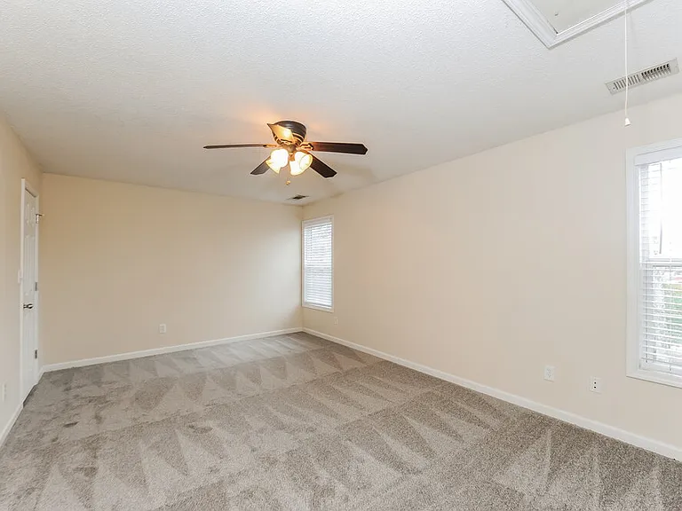 216 Mackenzie Ct — Photo 13