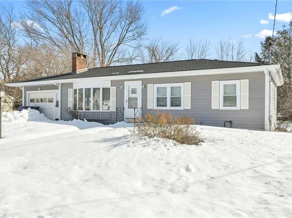 14 Winthrop St E, Riverside, RI 02915