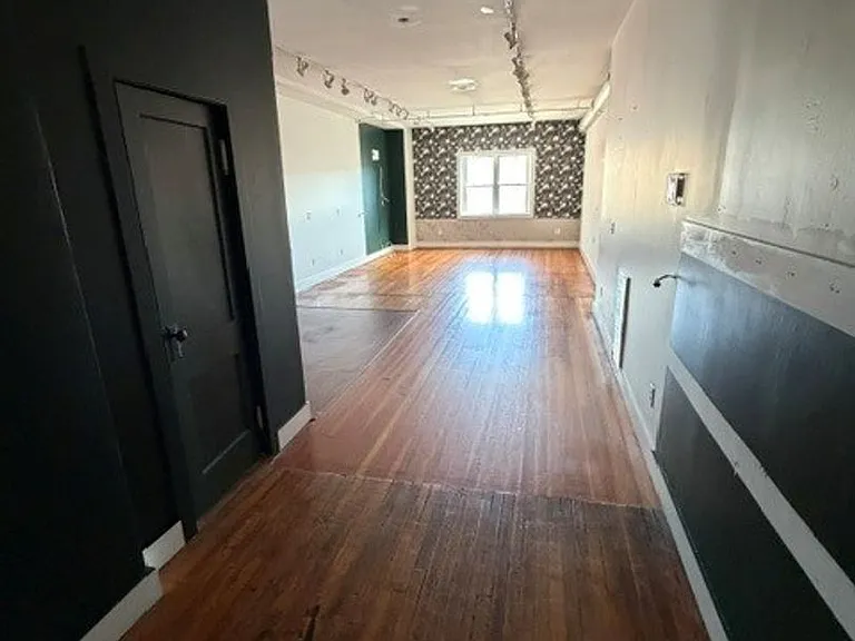 469 Howe Ave — Photo 8