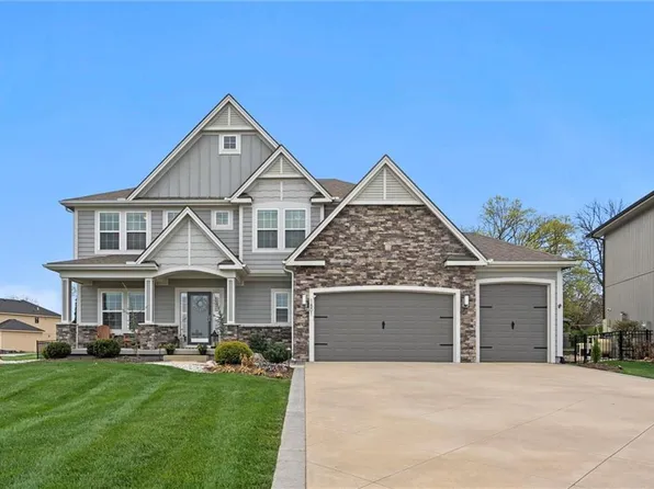 1801 SW Blackstone Pl, Lees Summit, MO 64082