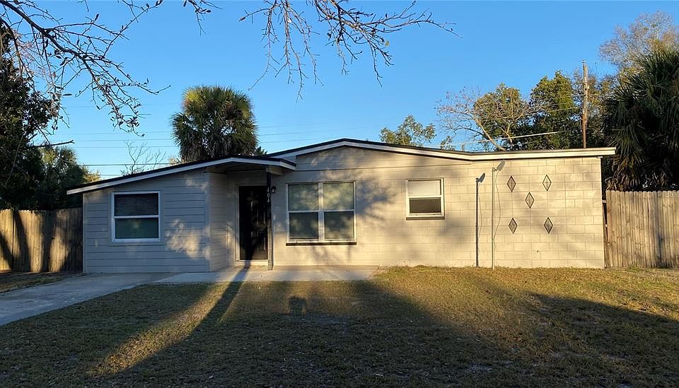 1st image of 404 N GREGORY DRIVE