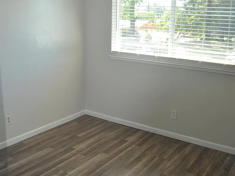 5919 Bamford Dr — Photo 14