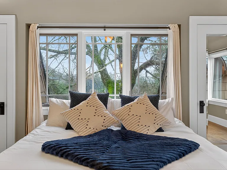 2028 NE Alameda Dr — Photo 43