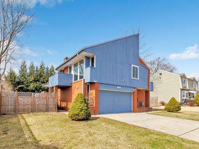 180 Loftus Circle, Bridgeport, CT, 06606