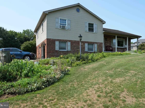 5676 Strasburg Rd, Gap, PA 17527