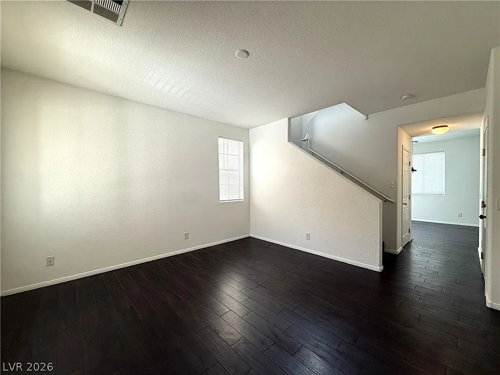 3 bed, 2.5 bath, 1429 sqft, $1,890 — Photo 2