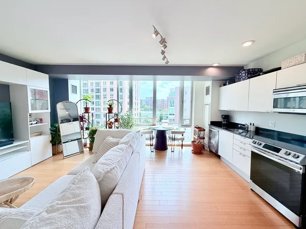 2 Earhart St Unit 524, Cambridge, MA 02141