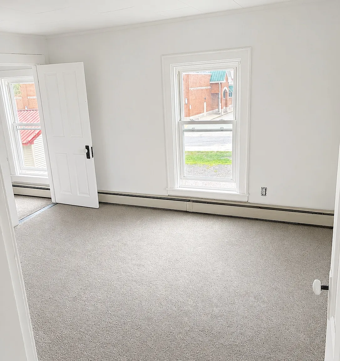 3 bed, 700 sqft, $2,000 — Photo 3