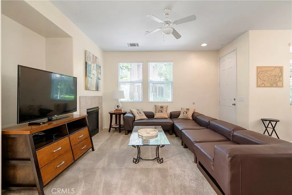 4 bed, 2.5 bath, 1540 sqft, $3,500 — Photo 3