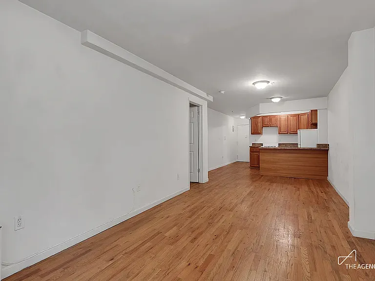 242 W 21st St #4A — Photo 3