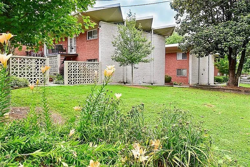 2 bed, 1000 sqft, $1,800 — Photo 3