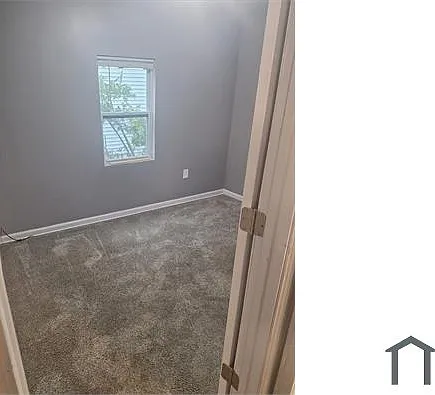 3622 Whitney Ave — Photo 4