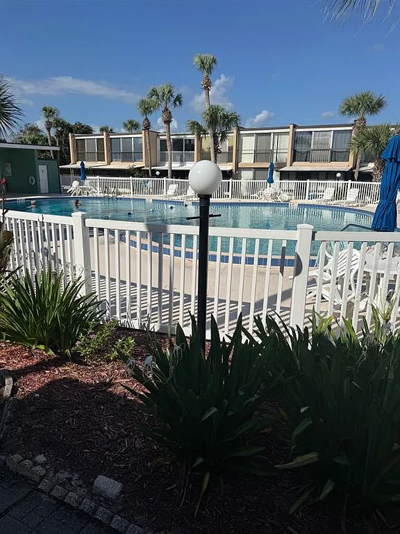 2 bed, 2.5 bath, 1252 sqft, $1,800 — Photo 2