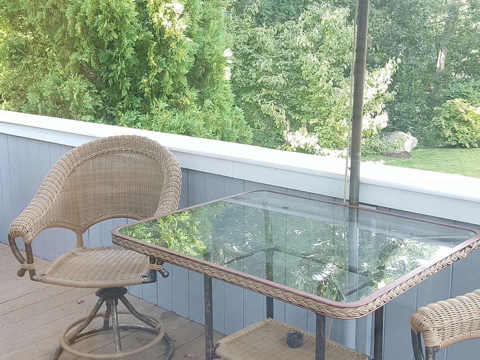 DECK OFF BREAKFAST NOOK