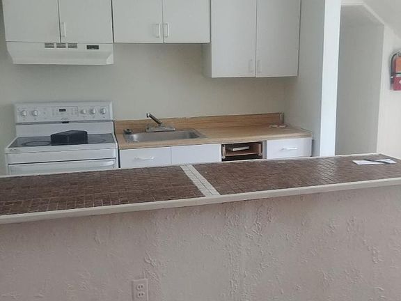4th image of 229 W Harvey St #7