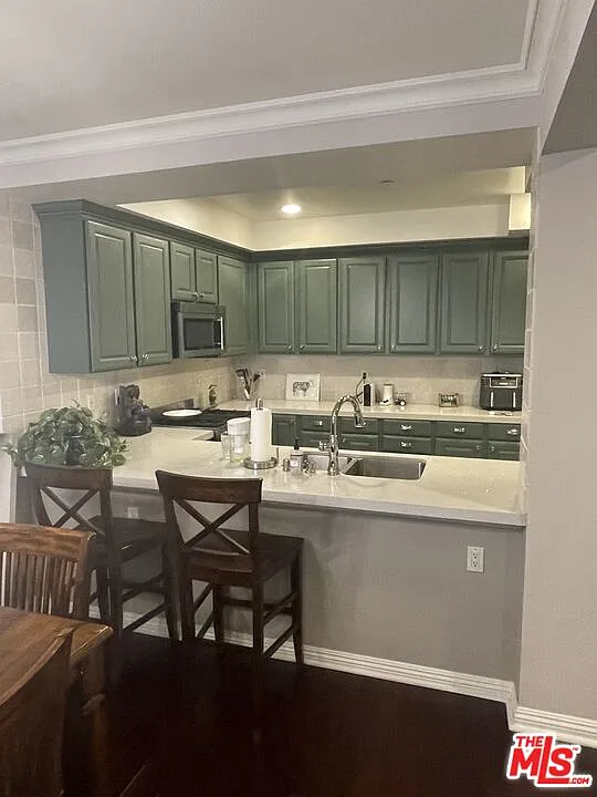 3 bed, 3.0 bath, 1800 sqft, $4,400 — Photo 3
