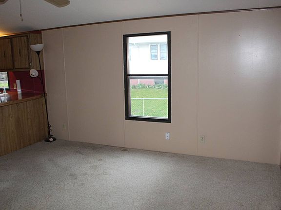 4th image of 213 N Lincoln St
