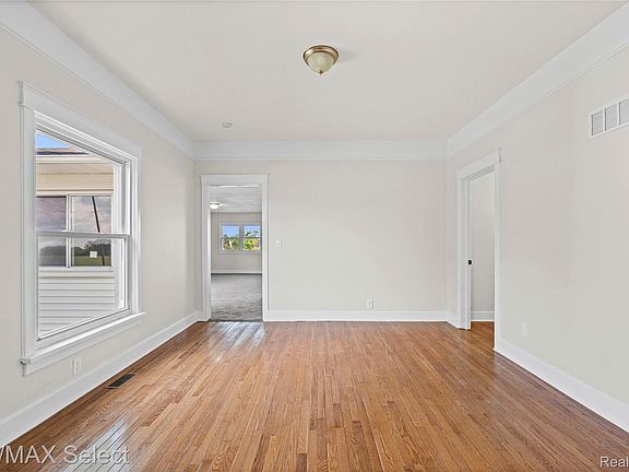 5th image of 7037 Nichols Rd