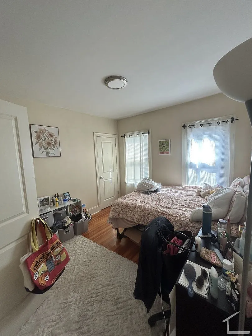 Nicely updated 3 bedroom unit in Brighton — Photo 3