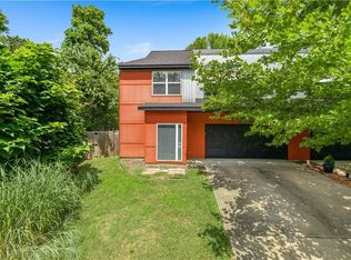 322 E Huntsville Rd #A, Fayetteville, AR 72701