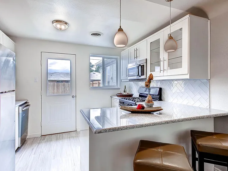 3627 Holly St — Photo 3