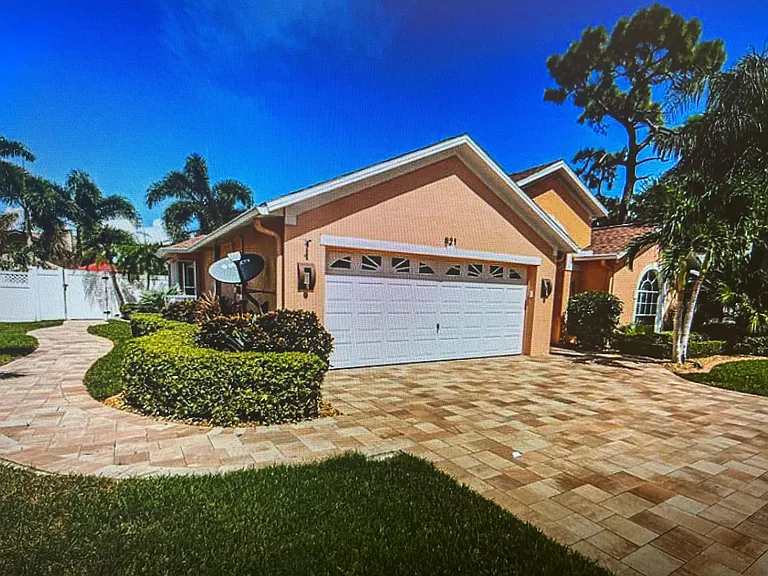 821 Duval Ct — Photo 6
