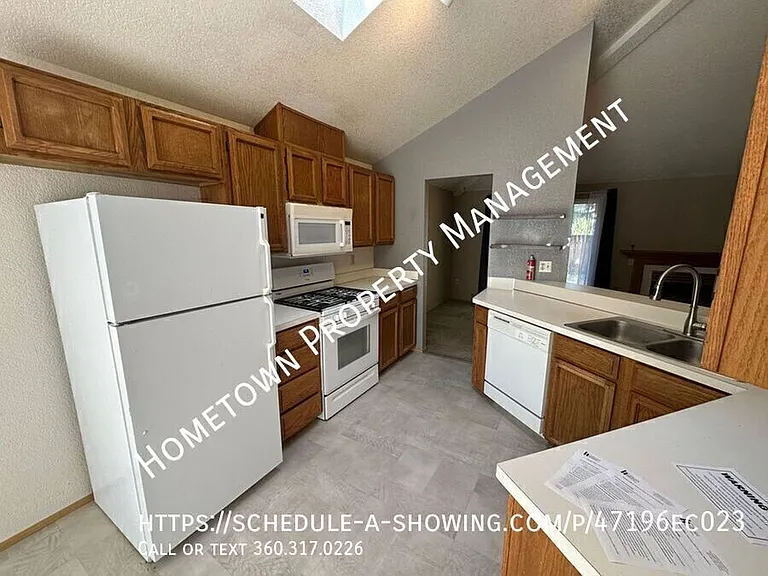 1803 Pear St NE — Photo 4