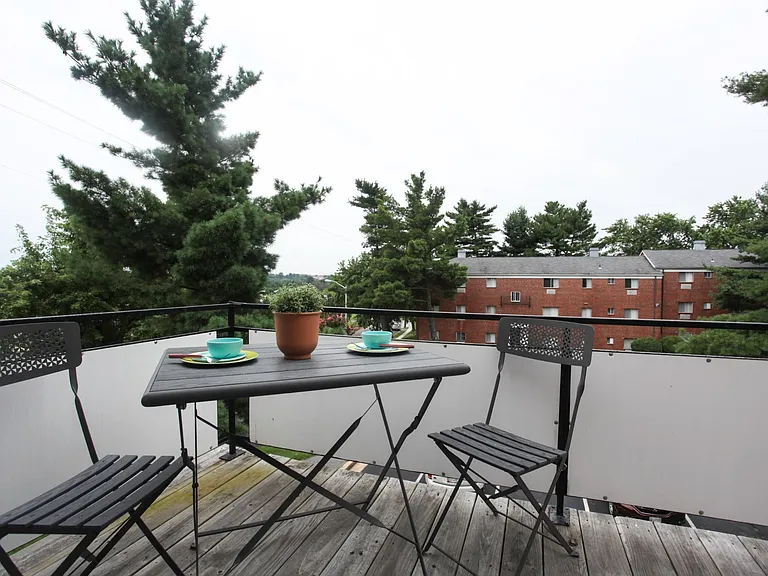 Parkside Gardens Apartments and Townhouses — Photo 27