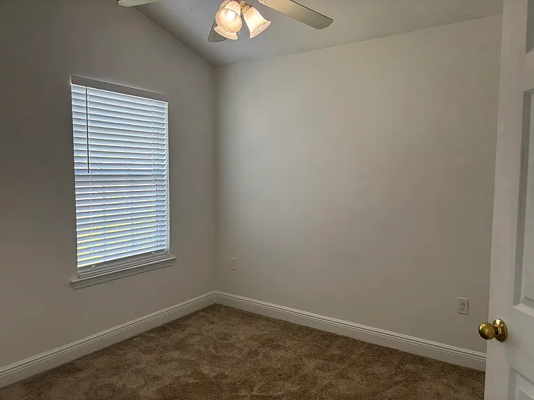 3326 Golden Rain Dr — Photo 15