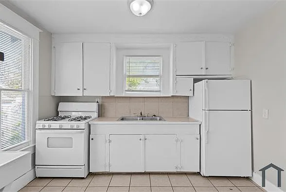 3 bed, 916 sqft, $1,460 — Photo 3