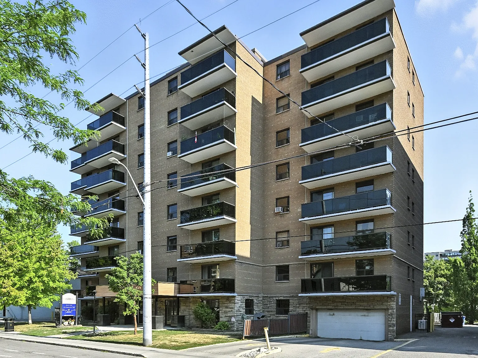 Canadiana Apartments — Photo 2