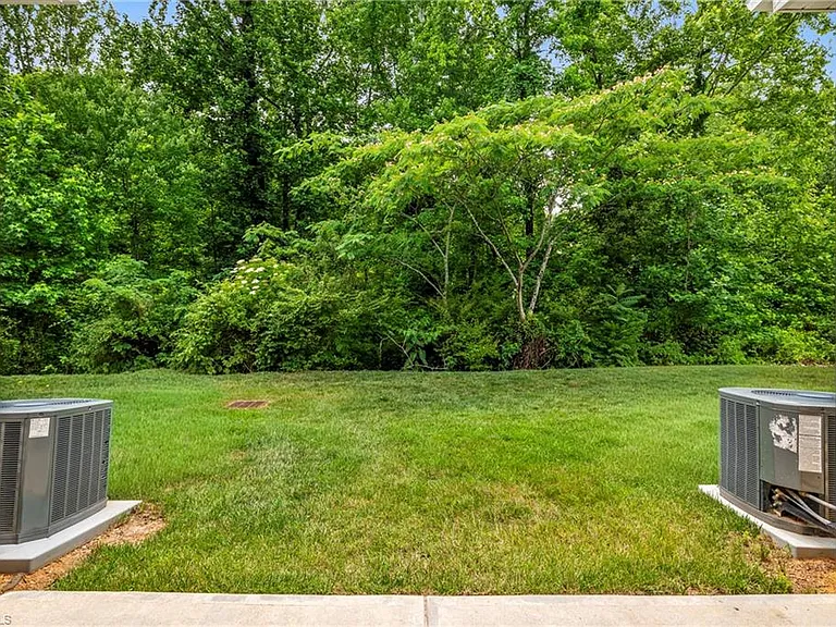 105 Sommerwall Pl — Photo 22