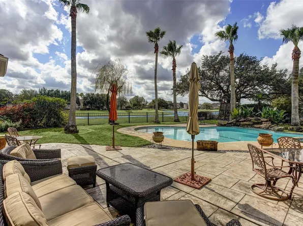 13703 Lakeshore Way Cv, Houston, TX 77077