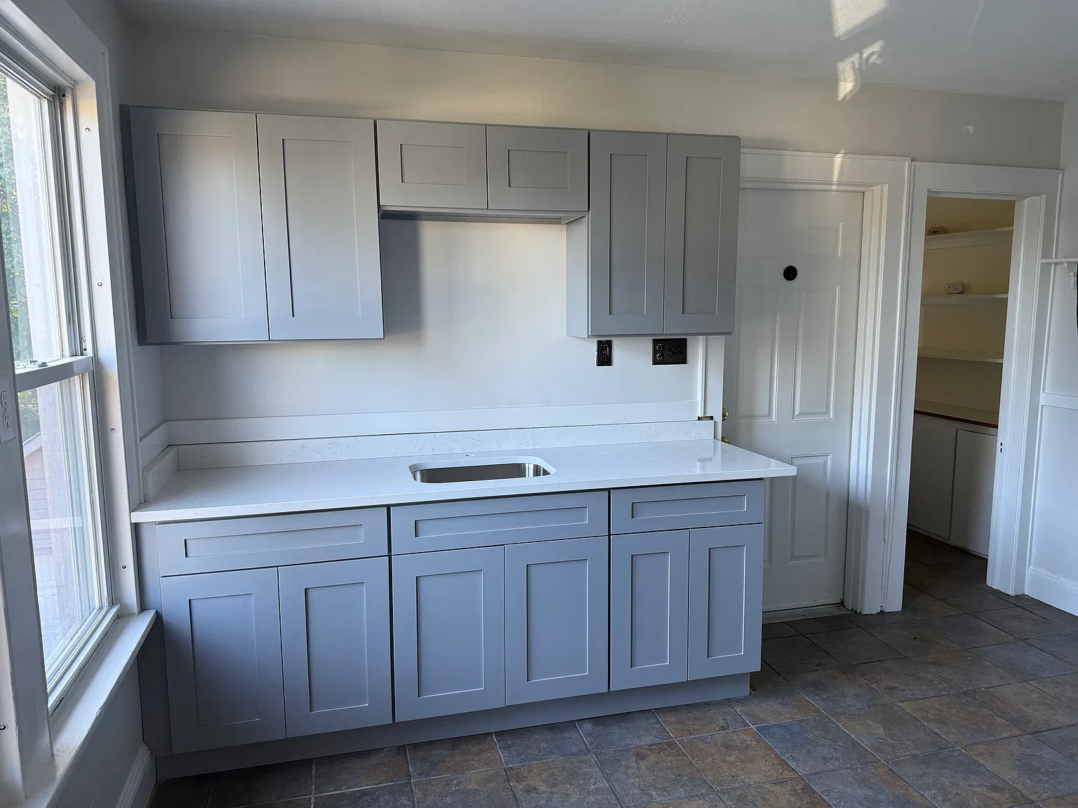 2 bed, 1050 sqft, $2,100 — Photo 3