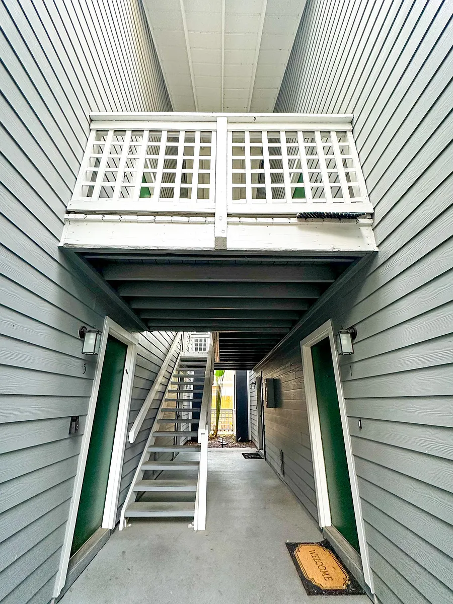 Building Photo - 606 S Albany Ave #3