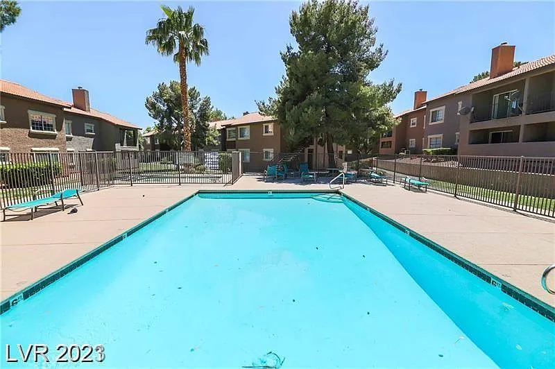 2750 S Durango Dr Apt 1122 — Photo 4