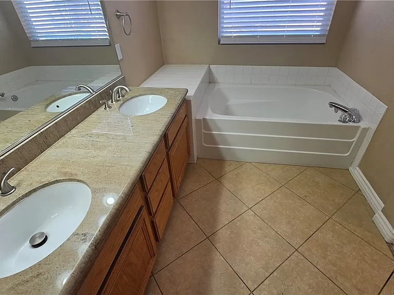 604 Palmwood Ln — Photo 13