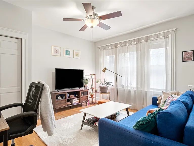 268 Windsor St #4 — Photo 6